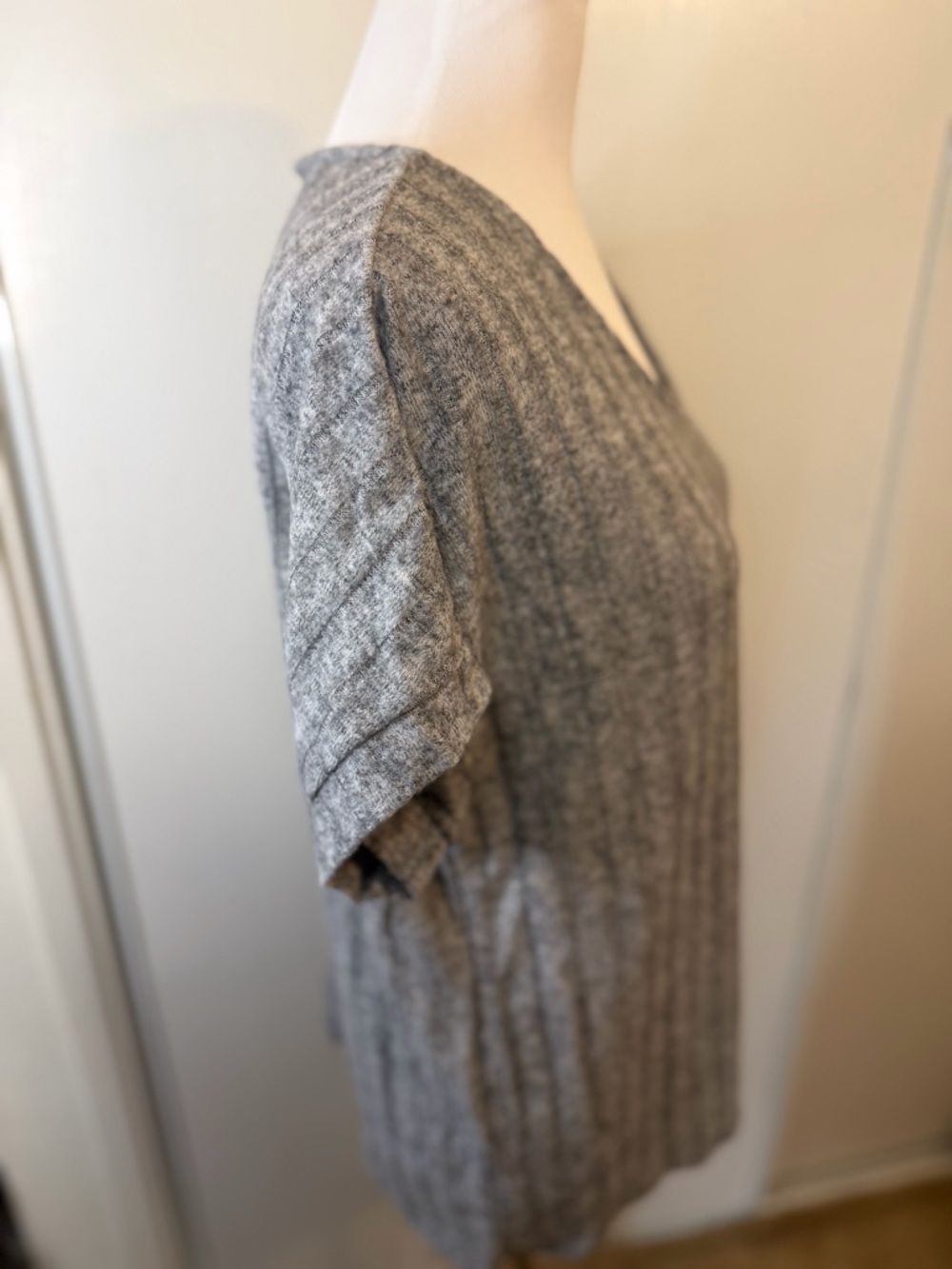 NWOT Grey Ribbed Top - Picture 6 of 12